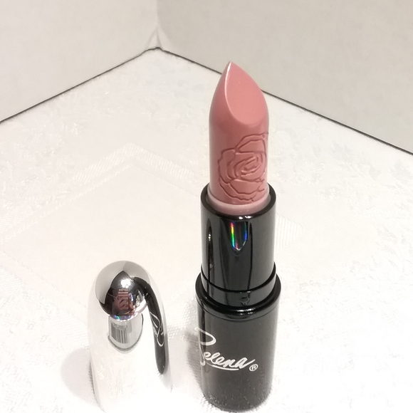 Mac Selena La Reina Lipstick in SELENA VIVE - Picture 6 of 8